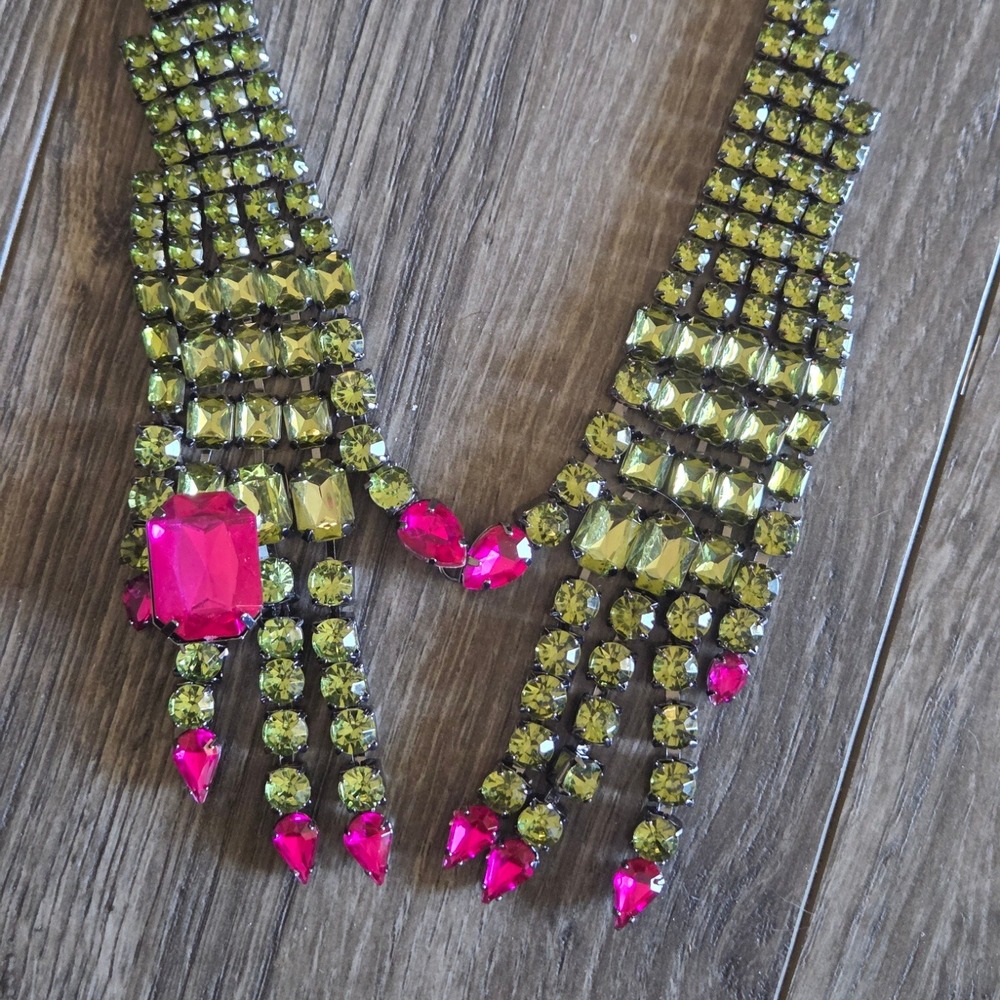 Betsey Johnson Green Crystal Witch Hands Necklace Silver Plated NEW Halloween - Picture 4 of 7